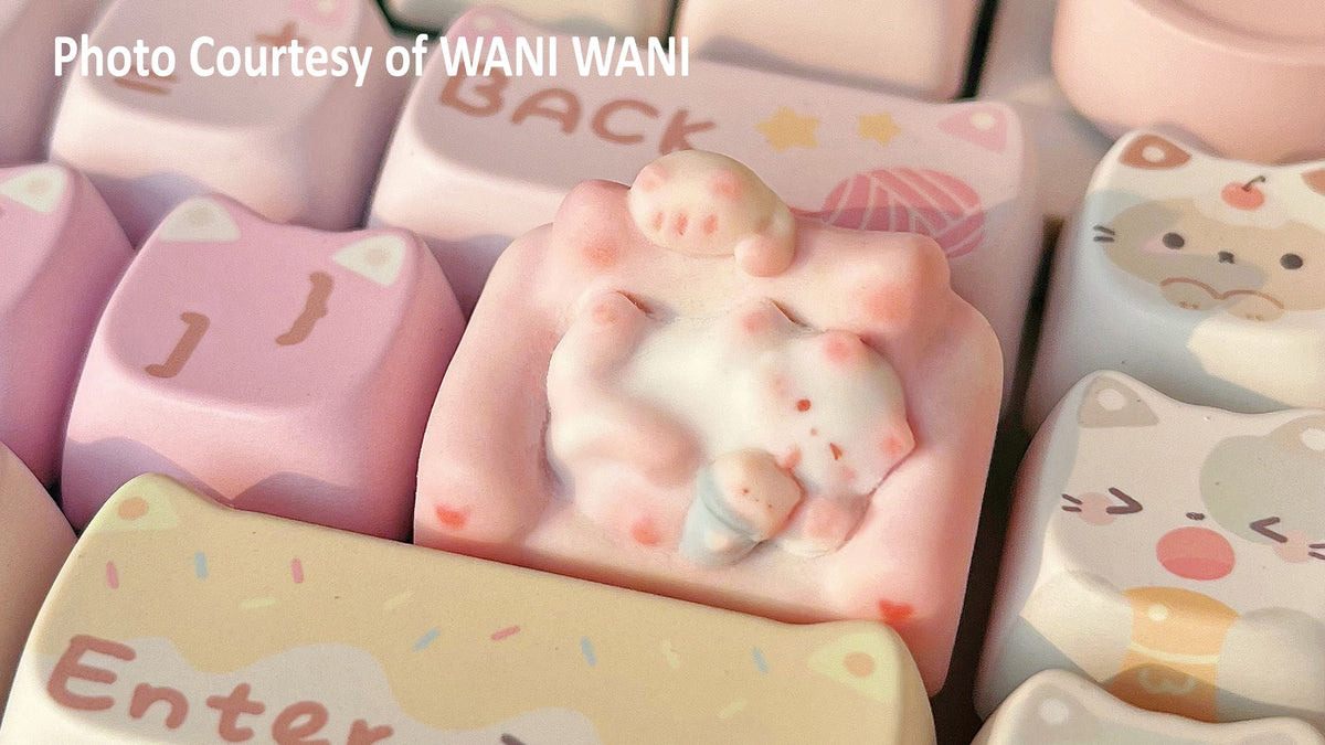 Cozy Sofa Cat 1.5U Artisan Keycap